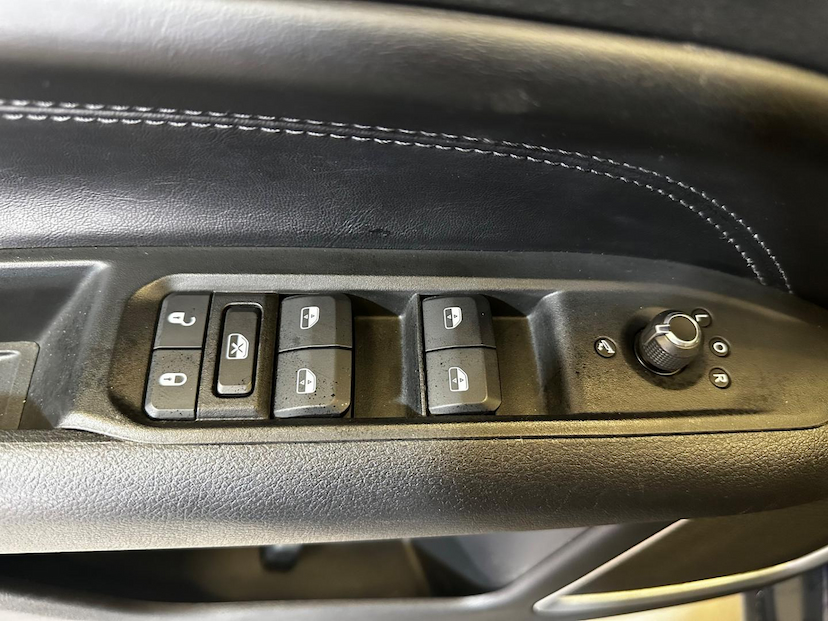 Foto do veículo JEEP COMPASS  LONG TF 2022 54.984 KM 129.900,00