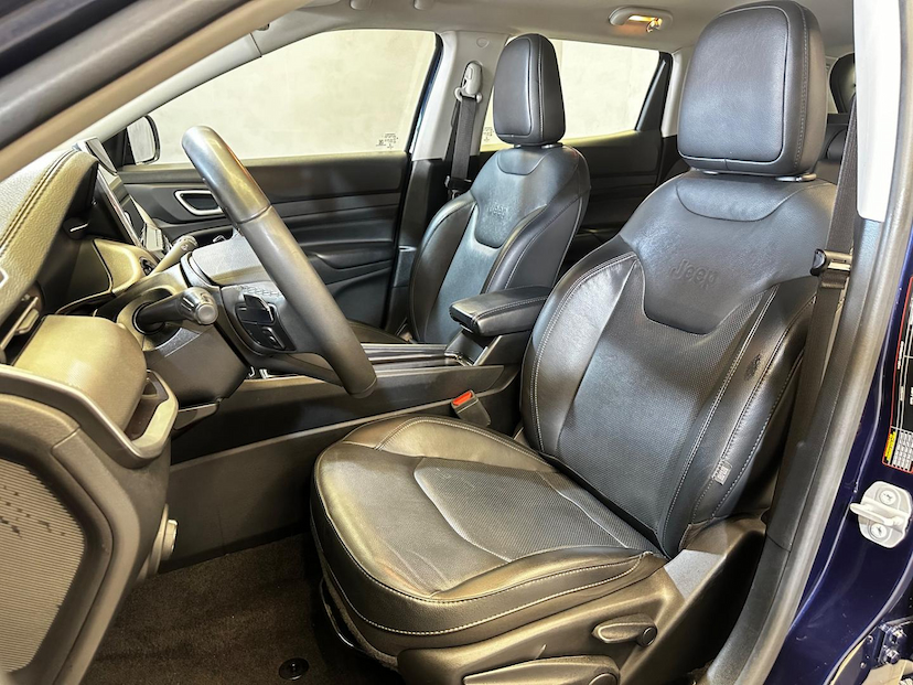 Foto do veículo JEEP COMPASS  LONG TF 2022 54.984 KM 129.900,00