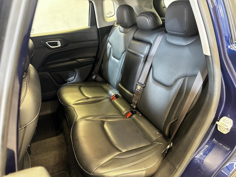 Foto do veículo JEEP COMPASS  LONG TF 2022 54.984 KM 129.900,00