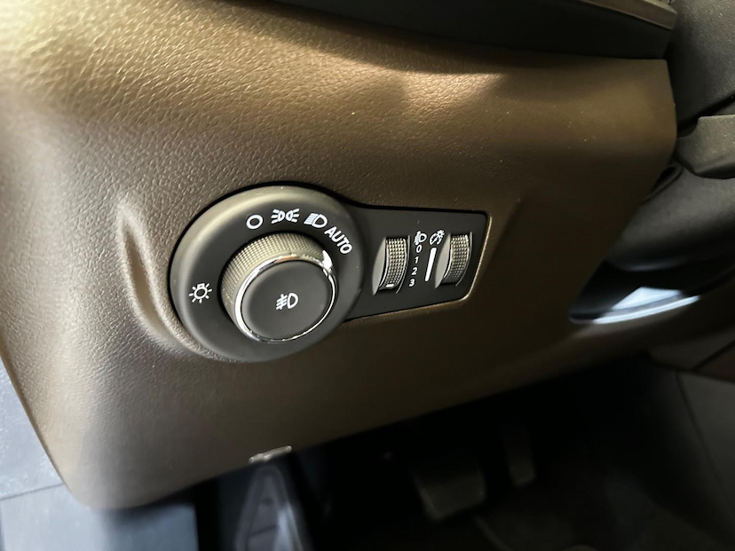 Foto do veículo JEEP COMMANDER  OVR T270 2024 5.890 KM 218.900,00