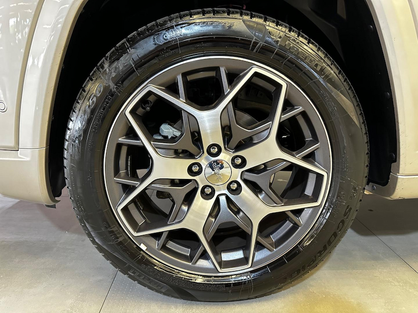 Foto do veículo JEEP COMMANDER  OVR T270 2024 5.890 KM 218.900,00