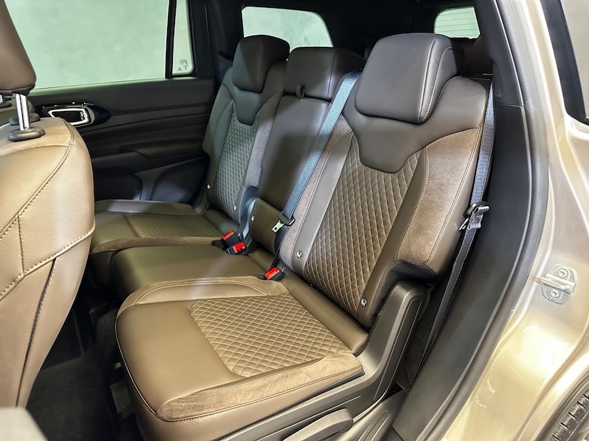 Foto do veículo JEEP COMMANDER  OVR T270 2024 5.890 KM 218.900,00