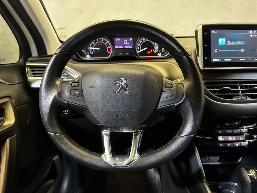 Foto do veículo PEUGEOT 2008  CROSS EAT6 2019 86.631 KM 71.900,00