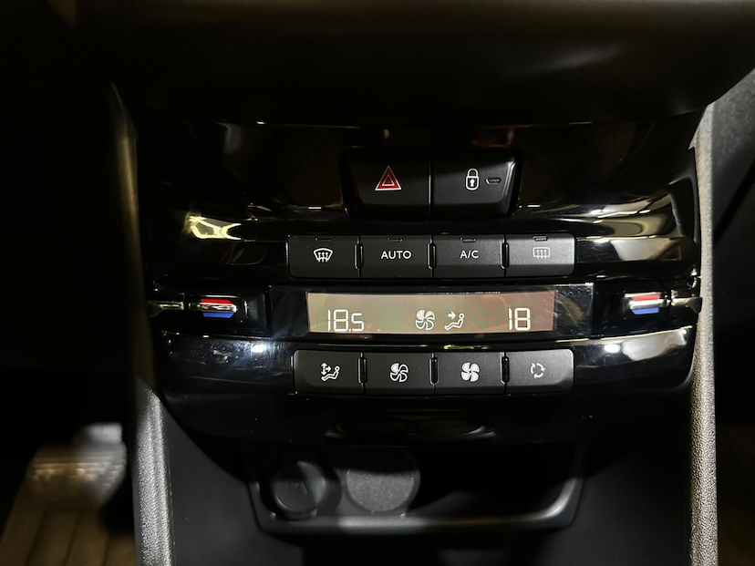 Foto do veículo PEUGEOT 2008  CROSS EAT6 2019 86.631 KM 71.900,00