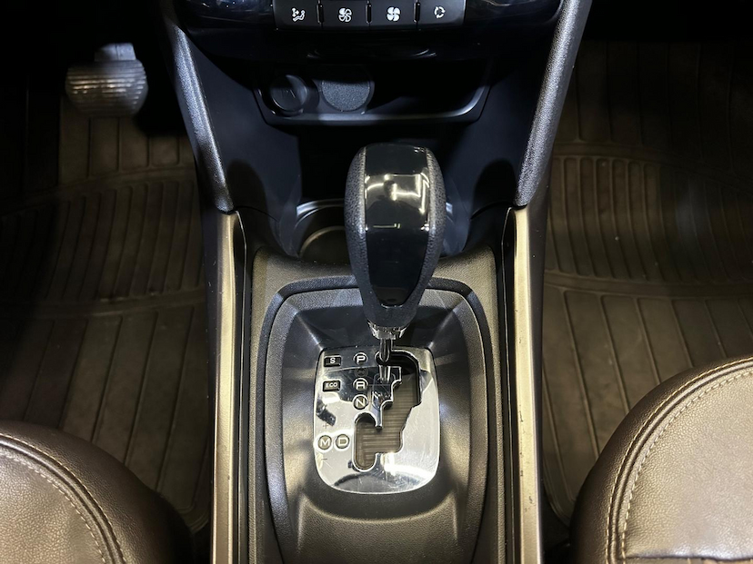 Foto do veículo PEUGEOT 2008  CROSS EAT6 2019 86.631 KM 71.900,00