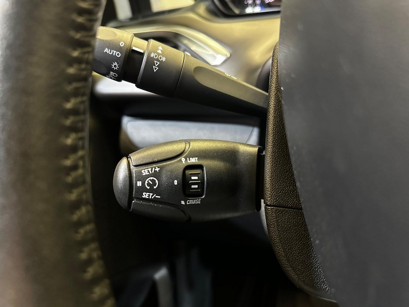 Foto do veículo PEUGEOT 2008  CROSS EAT6 2019 86.631 KM 71.900,00