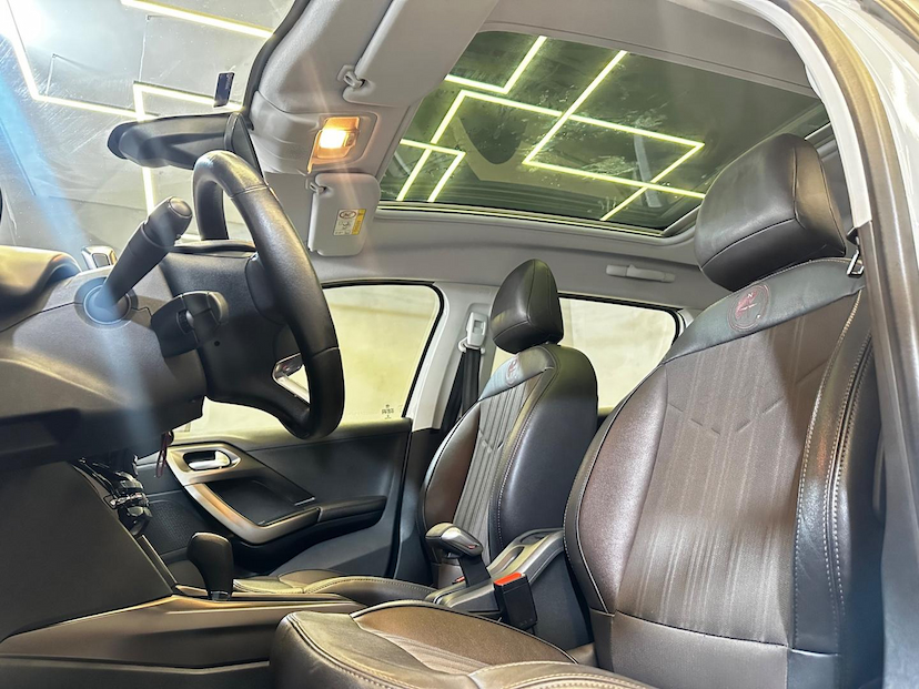 Foto do veículo PEUGEOT 2008  CROSS EAT6 2019 86.631 KM 71.900,00