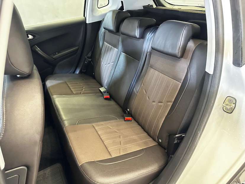 Foto do veículo PEUGEOT 2008  CROSS EAT6 2019 86.631 KM 71.900,00