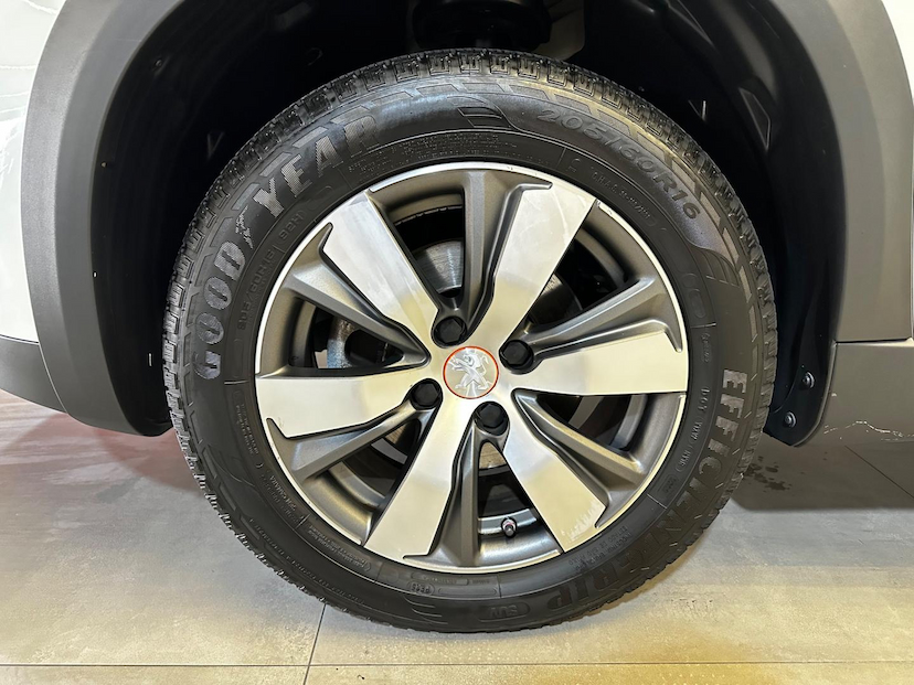 Foto do veículo PEUGEOT 2008  CROSS EAT6 2019 86.631 KM 71.900,00