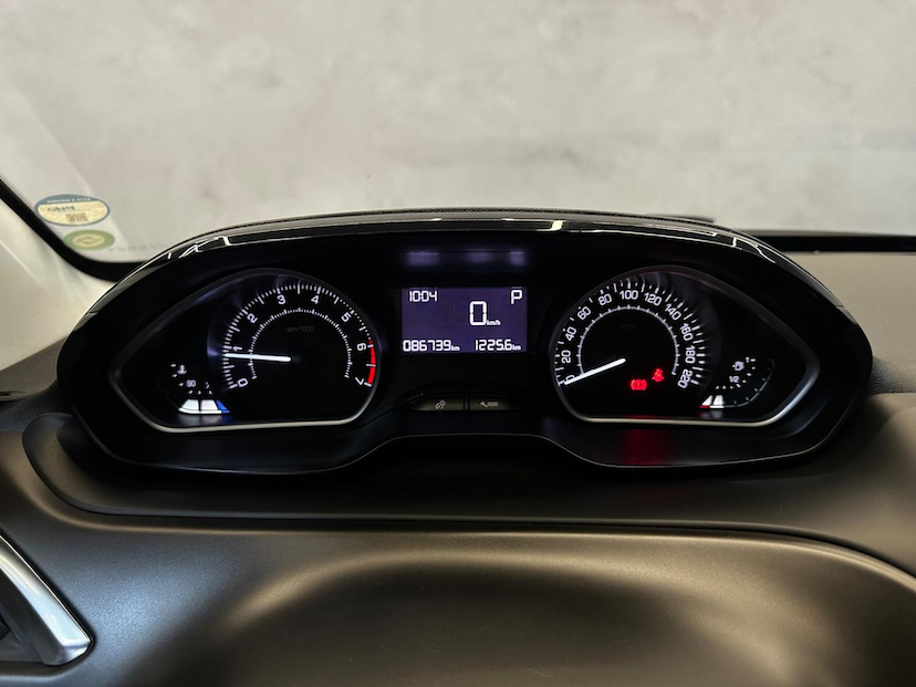 Foto do veículo PEUGEOT 2008  CROSS EAT6 2019 86.631 KM 71.900,00