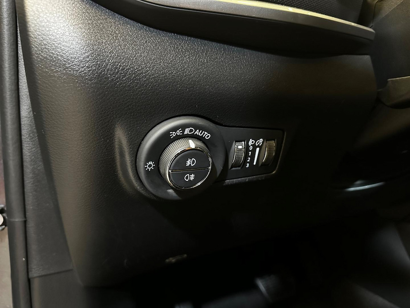 Foto do veículo JEEP COMPASS  LONG TF 2022 82.557 KM 119.900,00