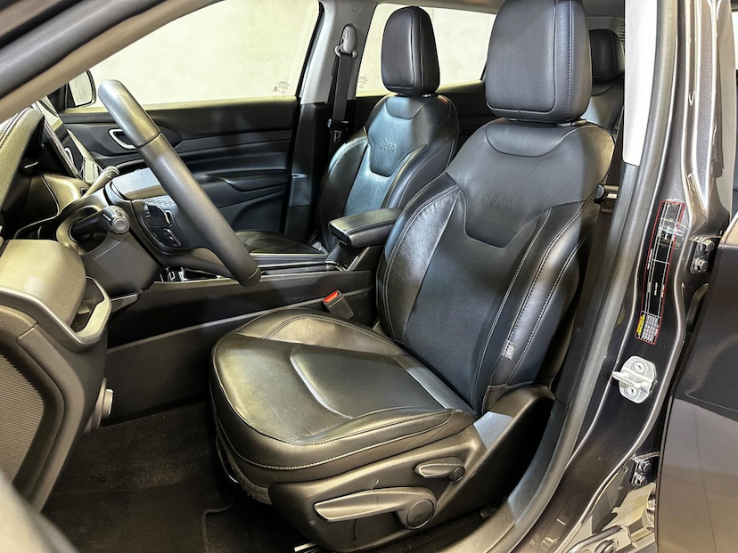 Foto do veículo JEEP COMPASS  LONG TF 2022 82.557 KM 119.900,00