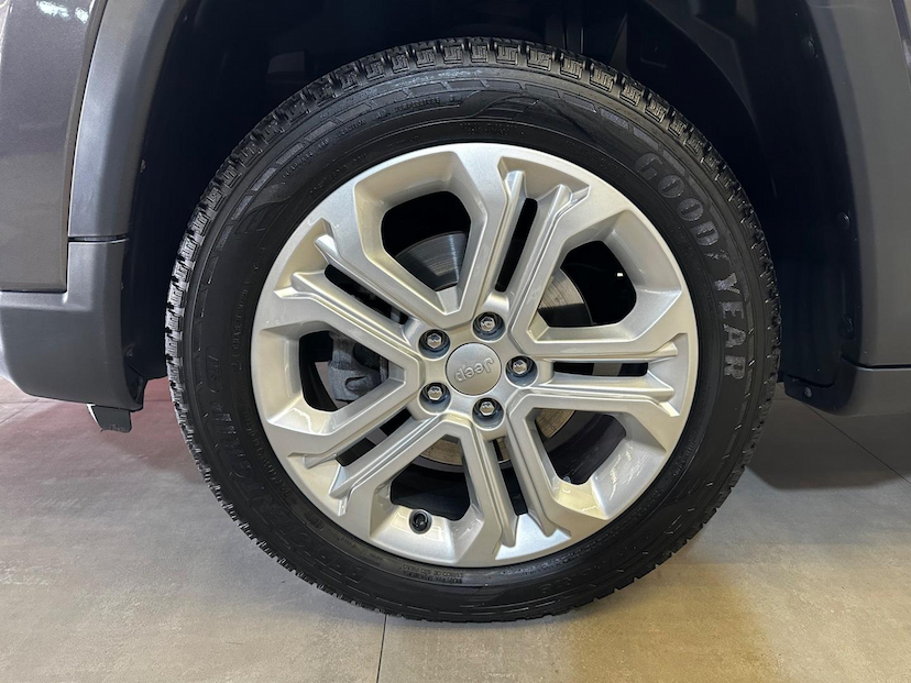 Foto do veículo JEEP COMPASS  LONG TF 2022 82.557 KM 119.900,00