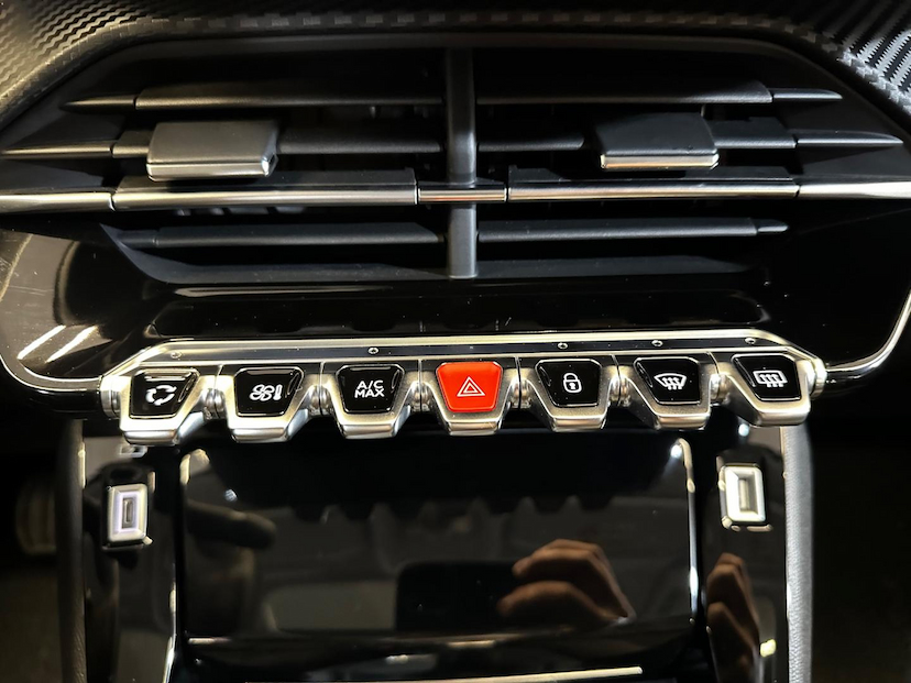 Foto do veículo PEUGEOT 208  GRIFFE AT 2024 3.549 KM 108.900,00