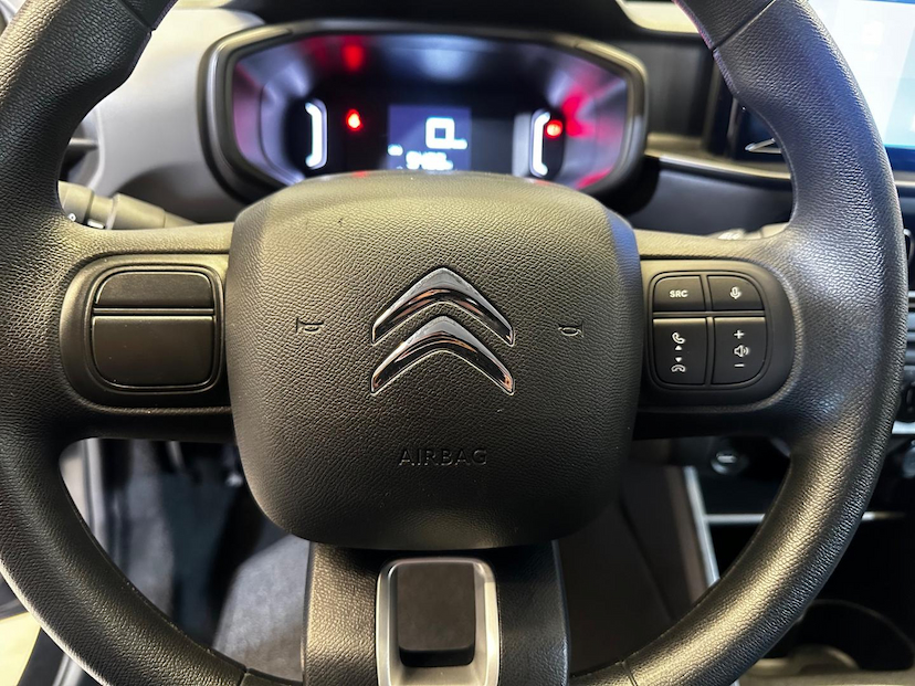 Foto do veículo CITROËN C3  LIVE PACK 1.0 MT 2025 5.420 KM 74.900,00