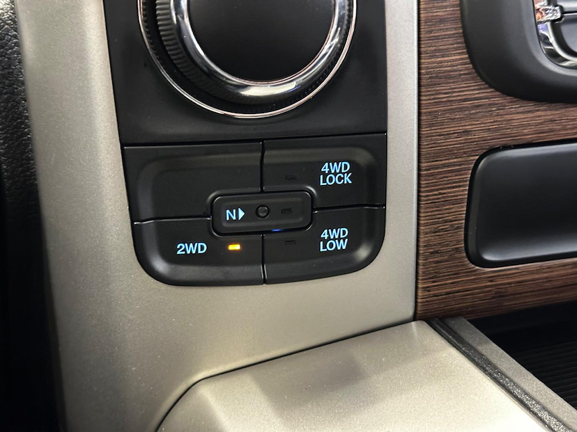 Foto do veículo RAM 1500  CLASSIC LARAMIE 5.7 CD V8 4X4 AUT. 2022 36.081 KM 272.900,00