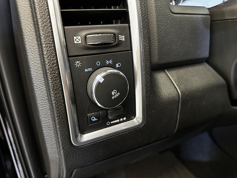 Foto do veículo RAM 1500  CLASSIC LARAMIE 5.7 CD V8 4X4 AUT. 2022 36.081 KM 272.900,00