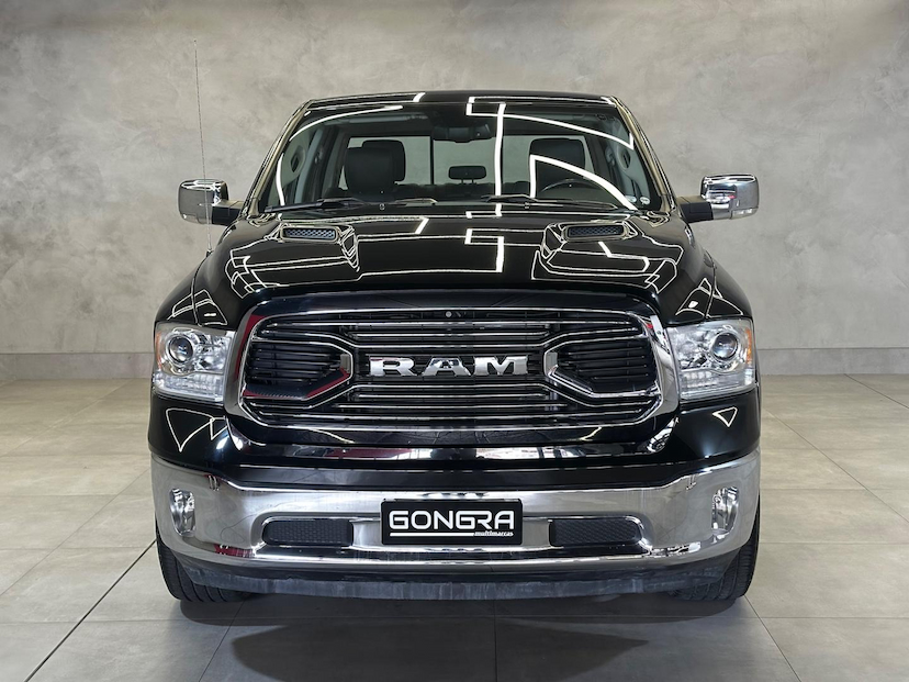 Foto do veículo RAM 1500  CLASSIC LARAMIE 5.7 CD V8 4X4 AUT. 2022 36.081 KM 272.900,00