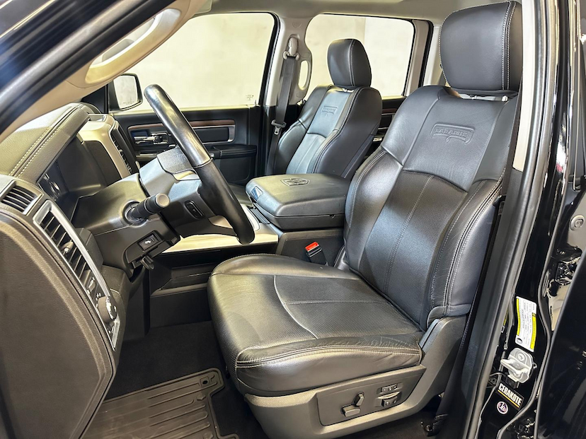 Foto do veículo RAM 1500  CLASSIC LARAMIE 5.7 CD V8 4X4 AUT. 2022 36.081 KM 272.900,00