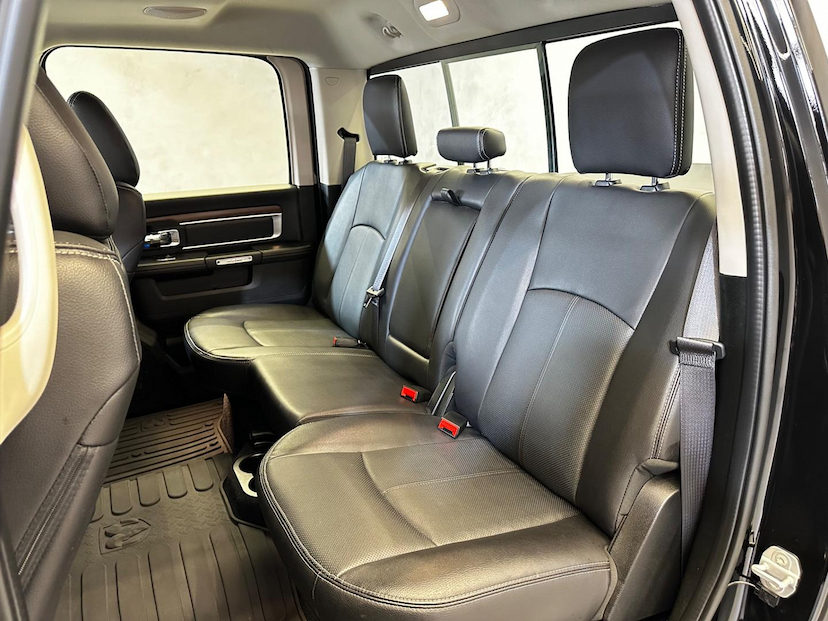 Foto do veículo RAM 1500  CLASSIC LARAMIE 5.7 CD V8 4X4 AUT. 2022 36.081 KM 272.900,00