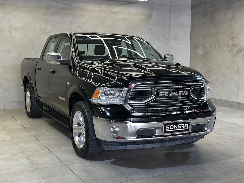 Foto do veículo RAM 1500  CLASSIC LARAMIE 5.7 CD V8 4X4 AUT. 2022 36.081 KM 272.900,00