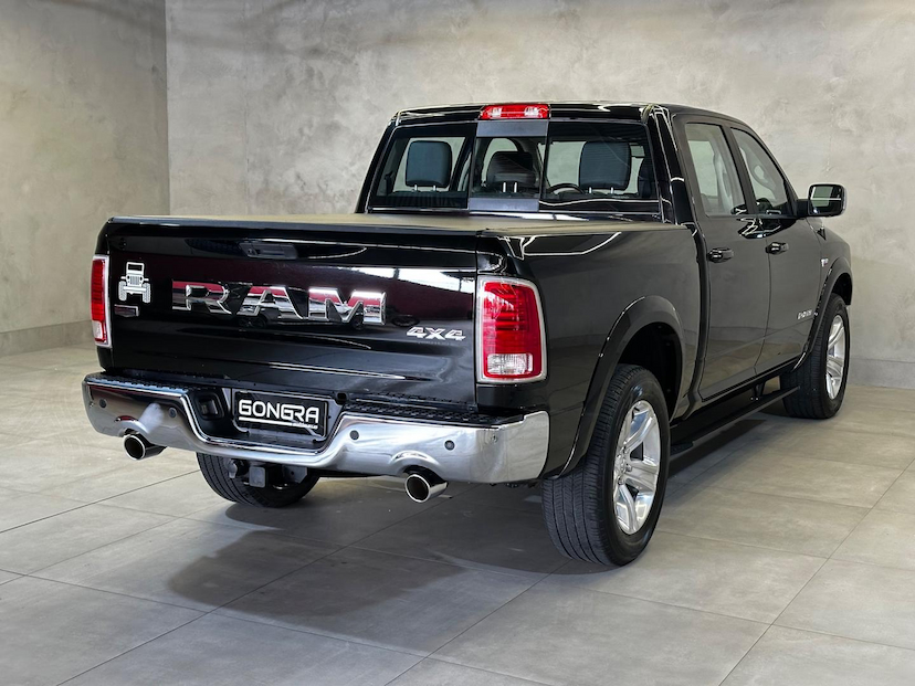 Foto do veículo RAM 1500  CLASSIC LARAMIE 5.7 CD V8 4X4 AUT. 2022 36.081 KM 272.900,00