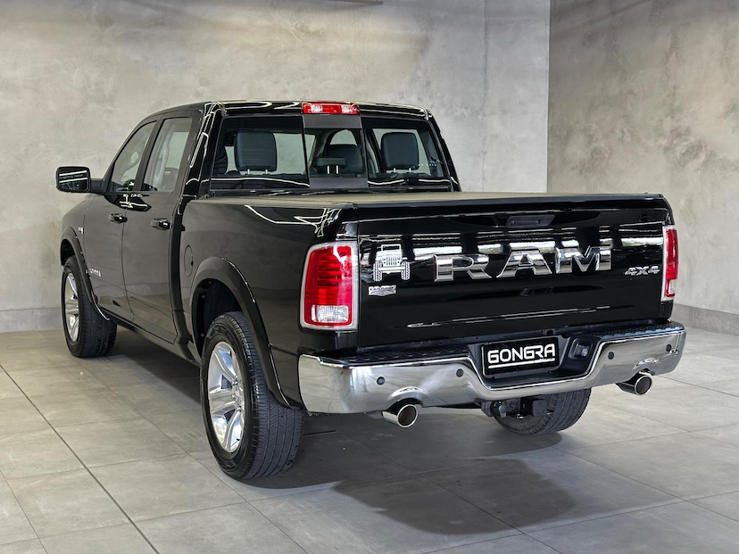 Foto do veículo RAM 1500  CLASSIC LARAMIE 5.7 CD V8 4X4 AUT. 2022 36.081 KM 272.900,00