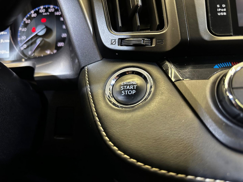 Foto do veículo TOYOTA RAV4  2.0 4X2 2018 86.097 KM 125.900,00