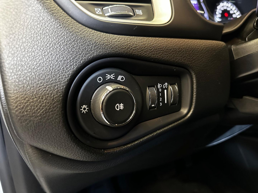 Foto do veículo JEEP RENEGADE  1.8 16V FLEX SPORT 4P AUTOMÁTICO 2019 47.871 KM 75.900,00