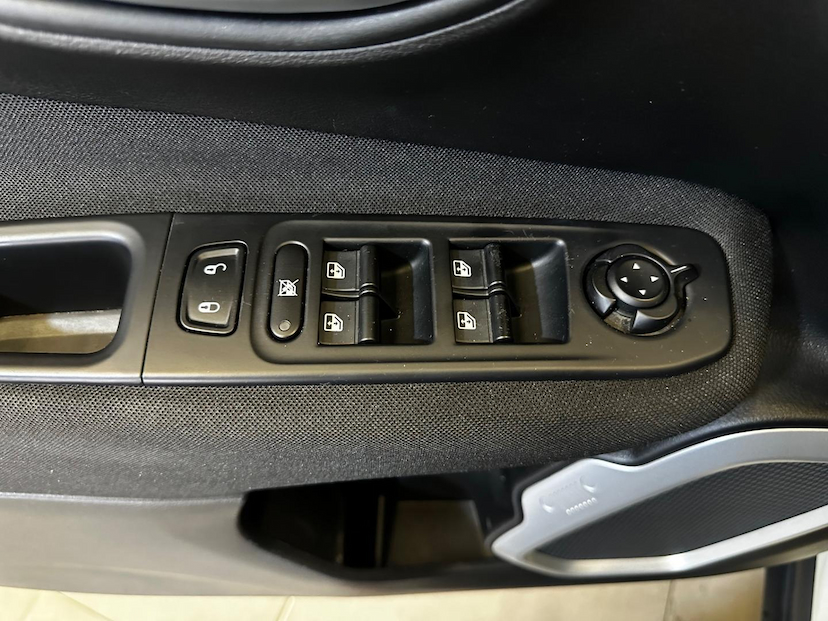 Foto do veículo JEEP RENEGADE  1.8 16V FLEX SPORT 4P AUTOMÁTICO 2019 47.871 KM 75.900,00