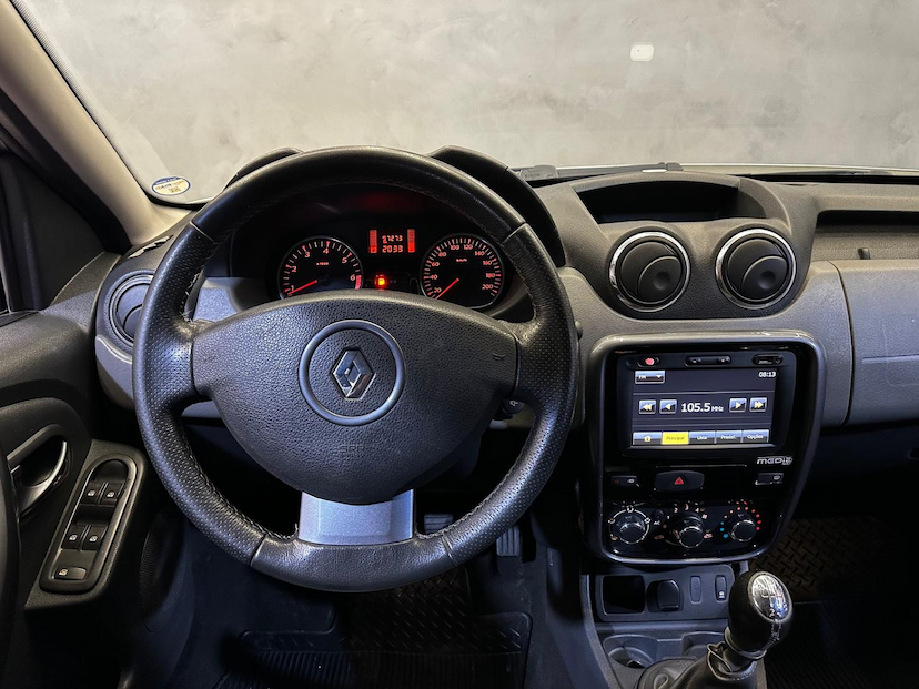Foto do veículo RENAULT DUSTER  20 D 4X2 2015 97.207 KM 59.900,00