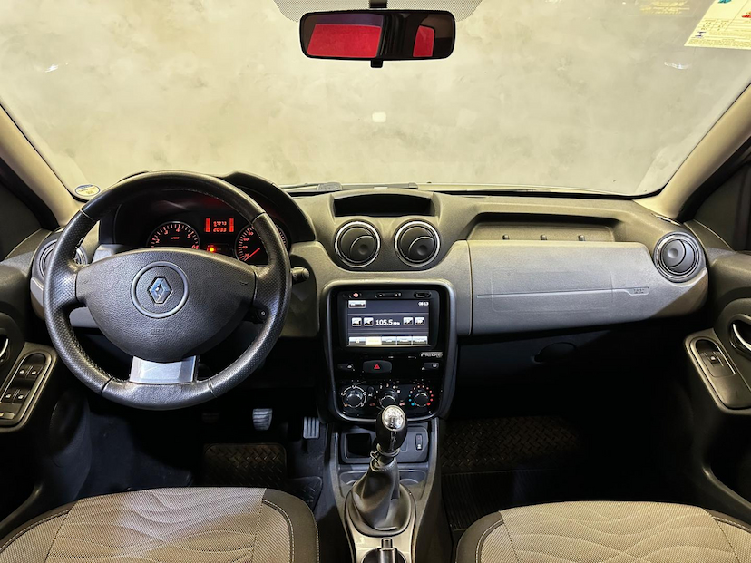 Foto do veículo RENAULT DUSTER  20 D 4X2 2015 97.207 KM 59.900,00