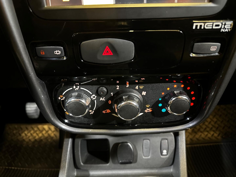 Foto do veículo RENAULT DUSTER  20 D 4X2 2015 97.207 KM 59.900,00