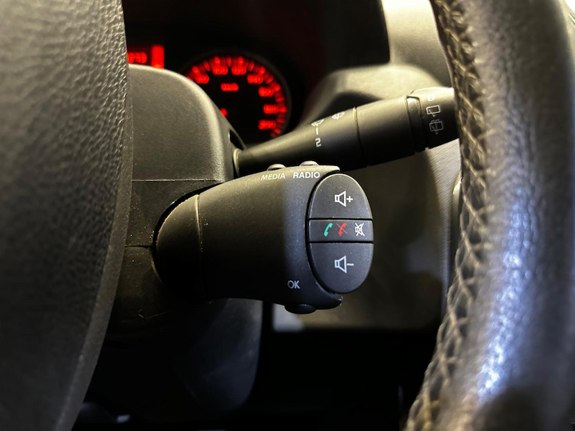 Foto do veículo RENAULT DUSTER  20 D 4X2 2015 97.207 KM 59.900,00