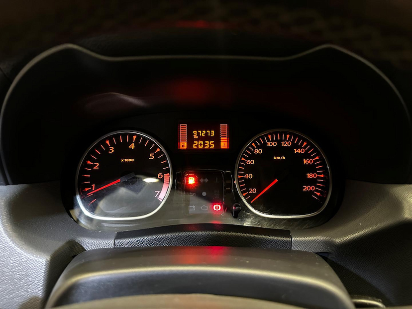 Foto do veículo RENAULT DUSTER  20 D 4X2 2015 97.207 KM 59.900,00