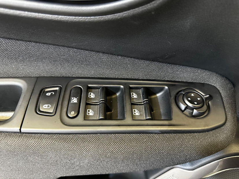 Foto do veículo JEEP RENEGADE  SPORT T270 1.3 TB 4X2 FLEX AUT. 2023 19.476 KM 108.900,00