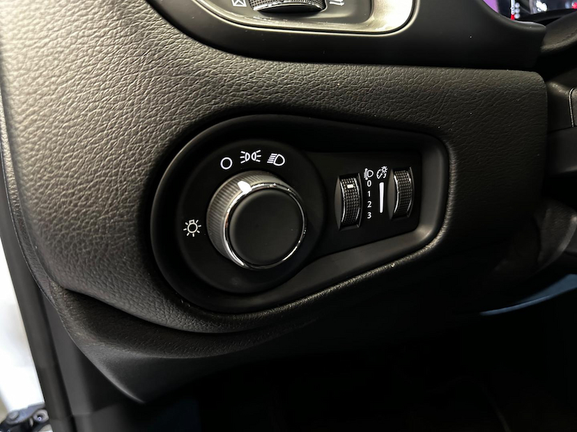 Foto do veículo JEEP RENEGADE  SPORT T270 1.3 TB 4X2 FLEX AUT. 2023 19.476 KM 108.900,00