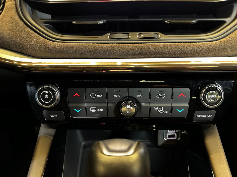 Foto do veículo JEEP COMMANDER  OVERLAND T270 1.3 TB FLEX AUT 2024 25.092 KM 189.900,00