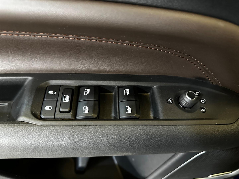 Foto do veículo JEEP COMMANDER  OVERLAND T270 1.3 TB FLEX AUT 2024 25.092 KM 189.900,00