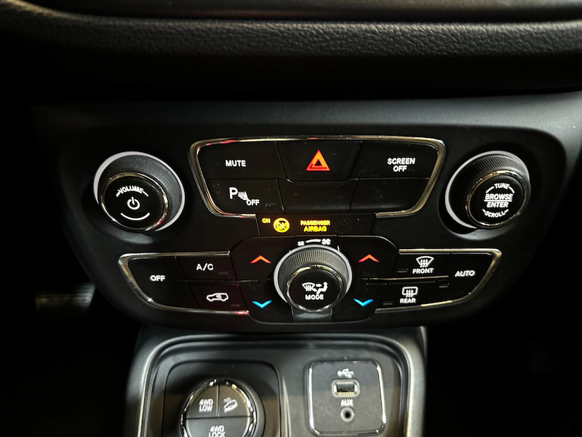 Foto do veículo JEEP COMPASS  LONGITUDE D 2018 118.801 KM 96.900,00