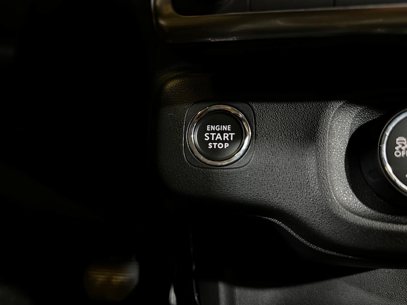 Foto do veículo CITROËN C4 CACTUS  NOIR 1.6 TURBO FLEX AUT. 2024 10.457 KM 106.900,00