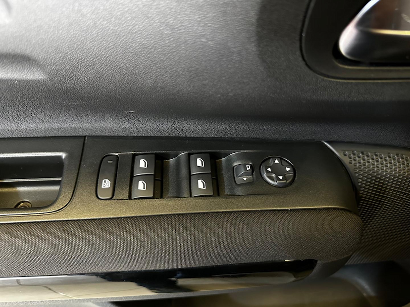 Foto do veículo CITROËN C4 CACTUS  NOIR 1.6 TURBO FLEX AUT. 2024 10.457 KM 106.900,00