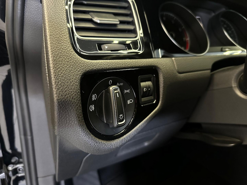 Foto do veículo VOLKSWAGEN GOLF  HIGHLINE 1.4L TSI AUT. 2015 117.223 KM 85.900,00