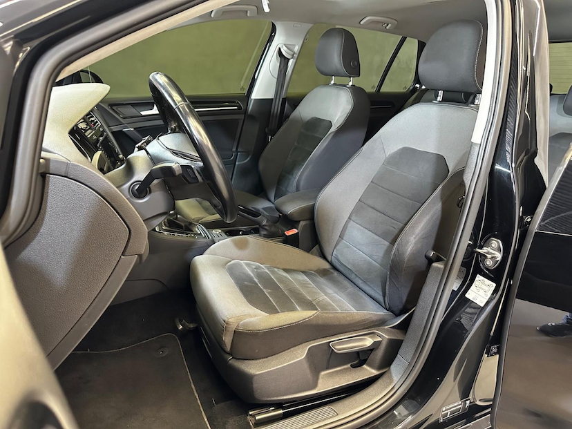 Foto do veículo VOLKSWAGEN GOLF  HIGHLINE 1.4L TSI AUT. 2015 117.223 KM 85.900,00