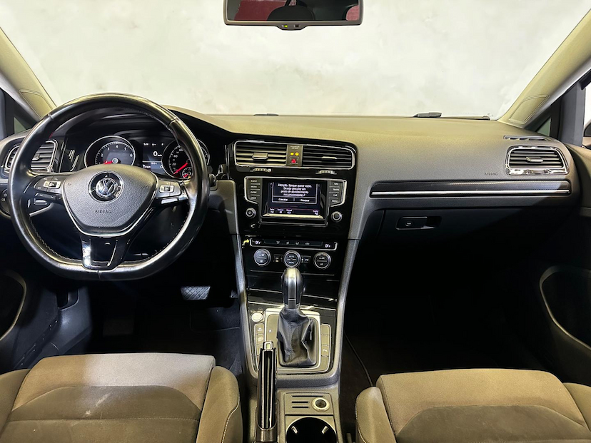 Foto do veículo VOLKSWAGEN GOLF  HIGHLINE 1.4L TSI AUT. 2015 117.223 KM 85.900,00