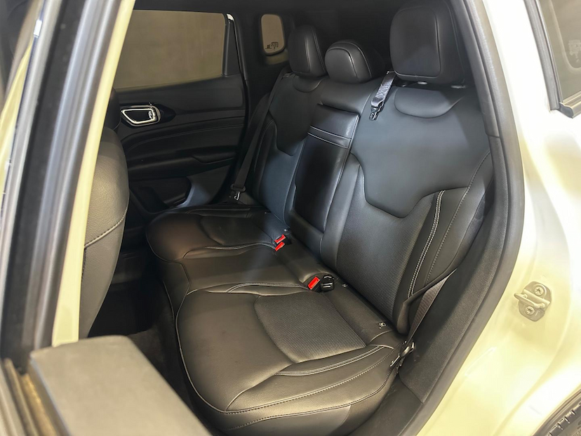 Foto do veículo JEEP COMPASS  SERIE S T270 TURBO FLEX AUT. 2023 45.392 KM 164.900,00