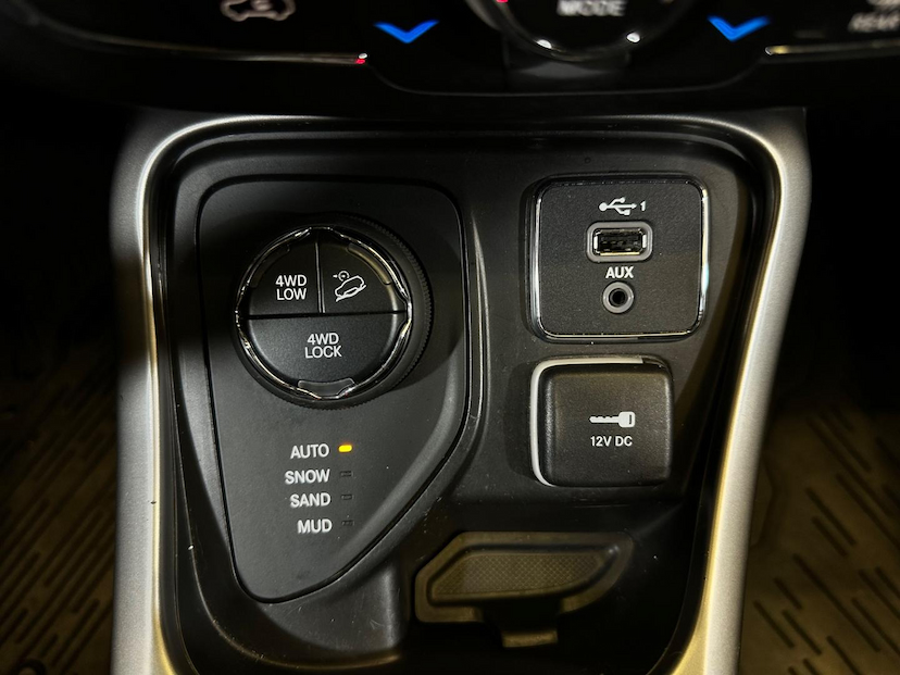 Foto do veículo JEEP COMPASS  LONGITUDE D 2019 55.854 KM 116.900,00