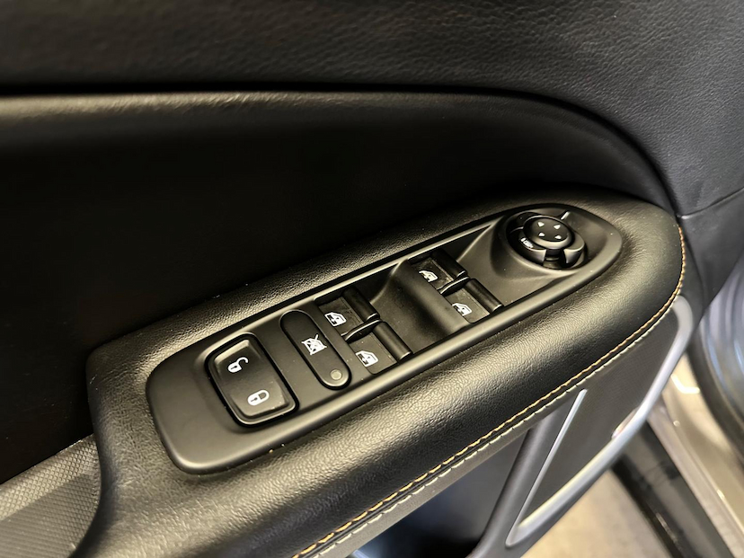 Foto do veículo JEEP COMPASS  LONGITUDE D 2019 55.854 KM 116.900,00