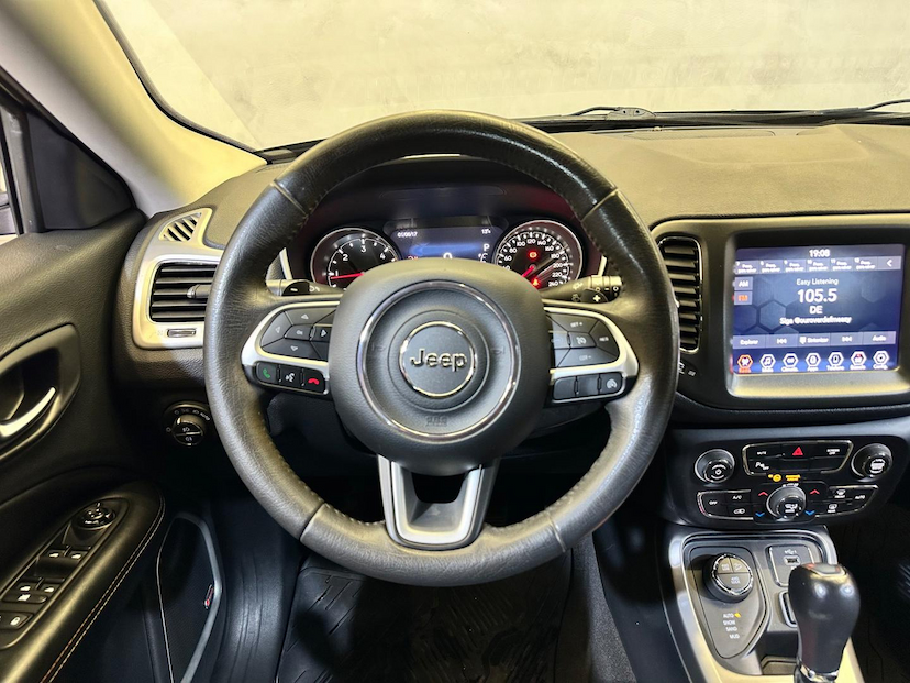 Foto do veículo JEEP COMPASS  LONGITUDE D 2019 55.854 KM 116.900,00