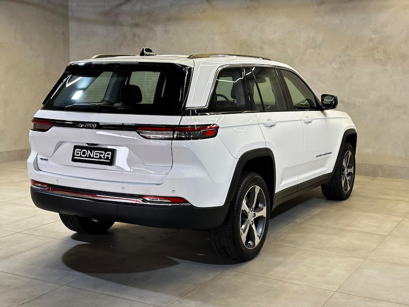 Foto do veículo JEEP CHEROKEE GRAND  4XE 2.0 T. AUT. (HIBRIDO) 2023 10.185 KM 399.900,00